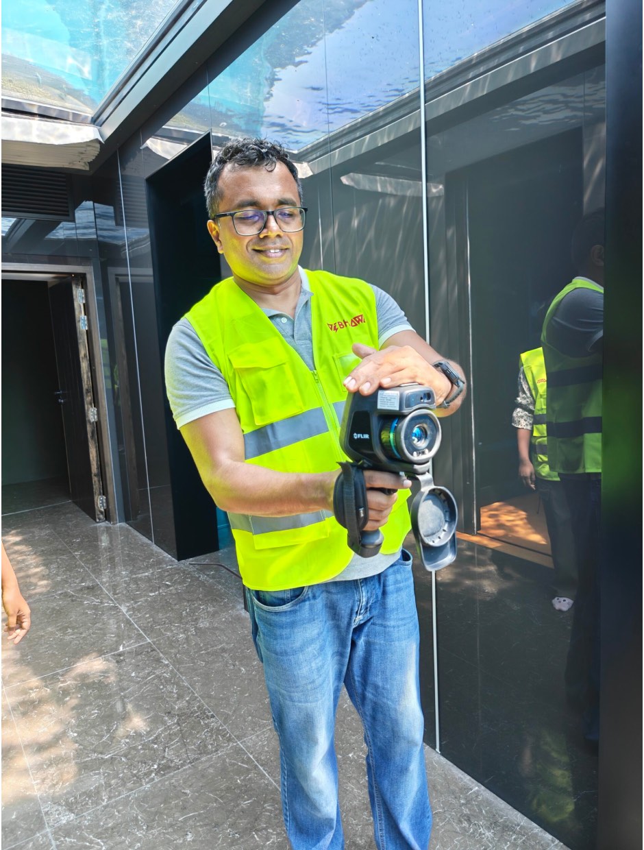 Infrared thermography Sri Lanka - Vibhawa Level 3 certified thermographer conducting electrical panel inspection