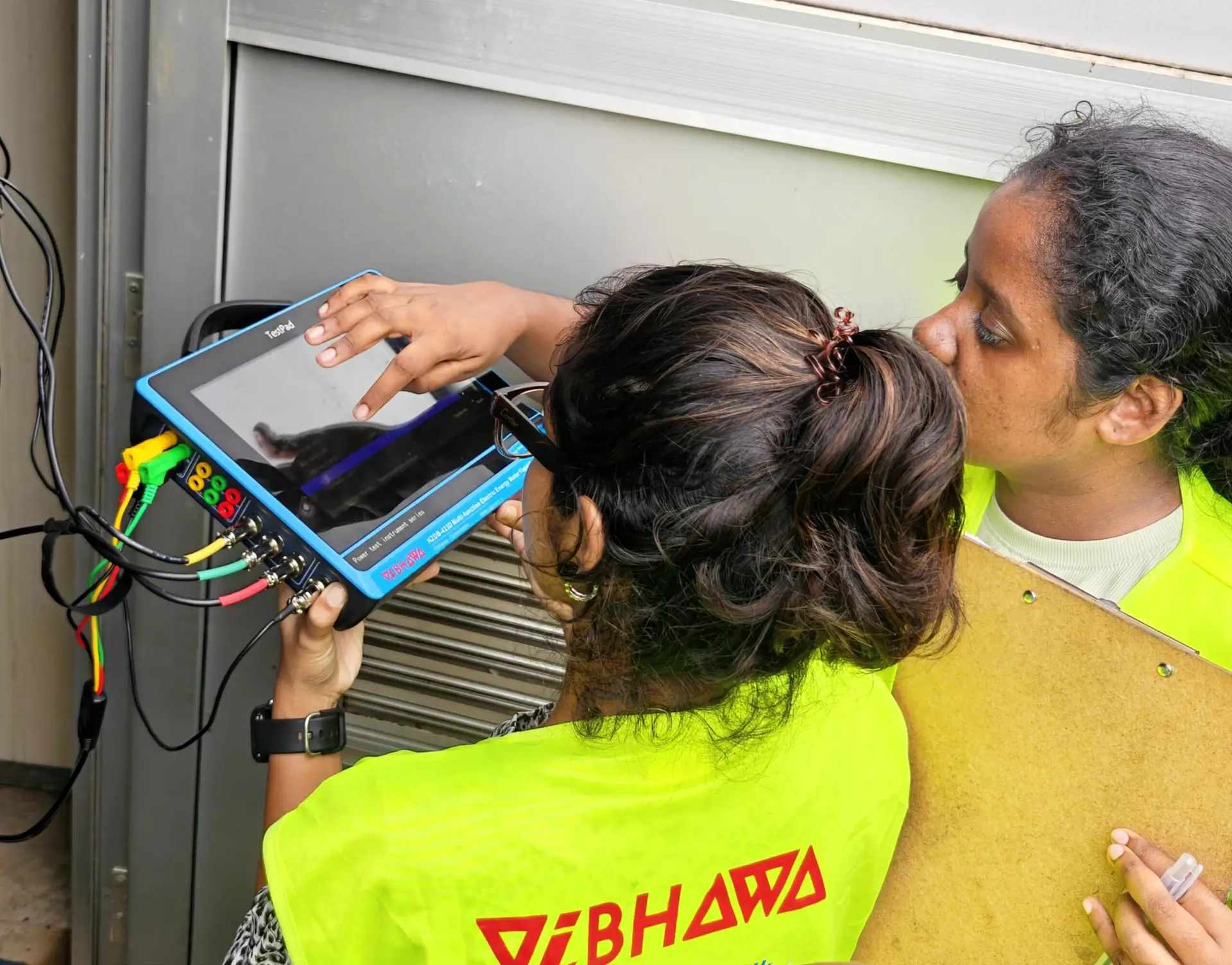 Engineers at Vibhawa Consultants performing IEC-compliant field energy meter calibration